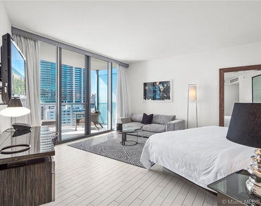 2201 Collins Ave - Photo Thumbnail 7