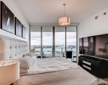 1100 Biscayne Blvd - Photo Thumbnail 4