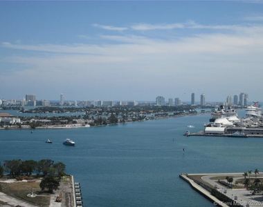 888 Biscayne Blvd - Photo Thumbnail 28