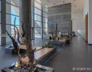 888 Biscayne Blvd - Photo Thumbnail 22