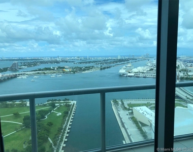 888 Biscayne Blvd - Photo Thumbnail 34