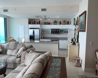 888 Biscayne Blvd - Photo Thumbnail 9