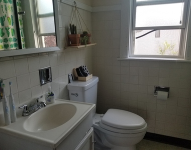 2137 West Cornelia Avenue - Photo Thumbnail 17