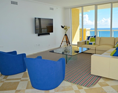 17875 Collins Ave - Photo Thumbnail 26