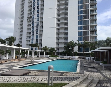 2020 N Bayshore Dr - Photo Thumbnail 31