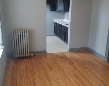 2203 East 70th Pl (paxton) - Photo Thumbnail 5