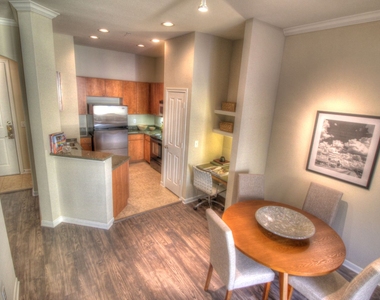 601 Studemont - Photo Thumbnail 10