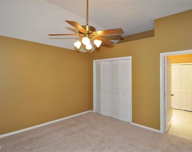 3319 Beech Point Dr - Photo Thumbnail 12