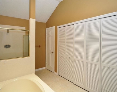 3319 Beech Point Dr - Photo Thumbnail 21