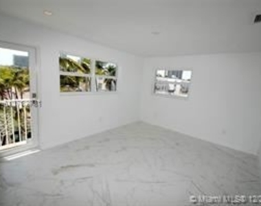 524 Washington Avenue - Photo Thumbnail 1