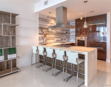 1100 Biscayne Blvd - Photo Thumbnail 5