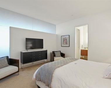 2430 Victory Park Lane - Photo Thumbnail 19