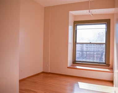 220 W 5th St Apt 407 - Photo Thumbnail 8