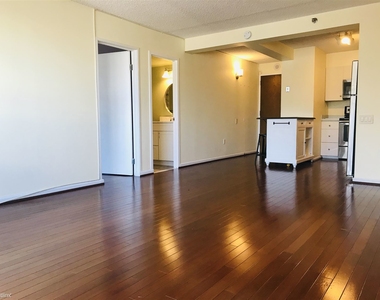 2201 Cherry St Apt 604 - Photo Thumbnail 5