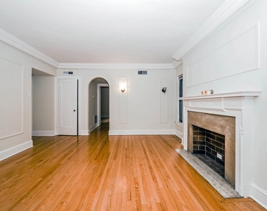 215 East Chestnut - Photo Thumbnail 11