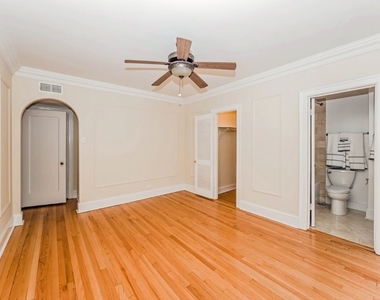 215 East Chestnut - Photo Thumbnail 13