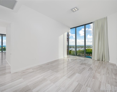 2821 S Bayshore Dr - Photo Thumbnail 4