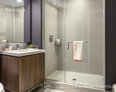 111 West Wacker - Photo Thumbnail 5