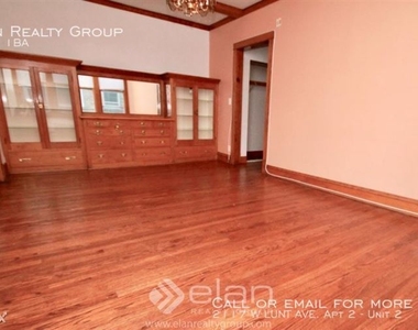 2117 W Lunt Ave. Apt 2 - Photo Thumbnail 9