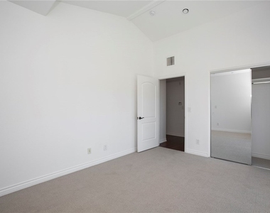 12449 Kling Street - Photo Thumbnail 29