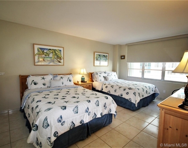 5151 Collins Ave - Photo Thumbnail 6