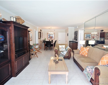 5151 Collins Ave - Photo Thumbnail 0