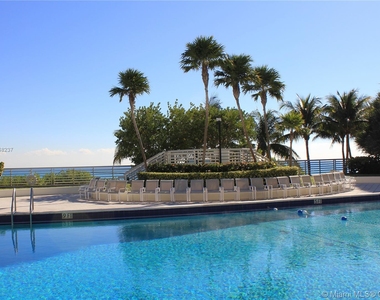 5151 Collins Ave - Photo Thumbnail 19