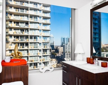 Downtown Luxury High Rise - Photo Thumbnail 6