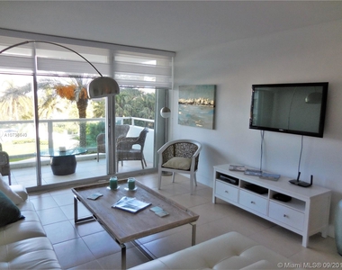 5151 Collins Ave - Photo Thumbnail 11