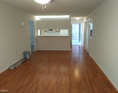 1230 University Ct Apt 103 - Photo Thumbnail 3