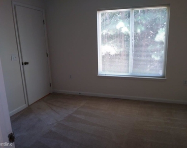 1230 University Ct Apt 103 - Photo Thumbnail 7