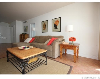 5151 Collins Ave - Photo Thumbnail 7