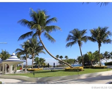 5151 Collins Ave - Photo Thumbnail 97