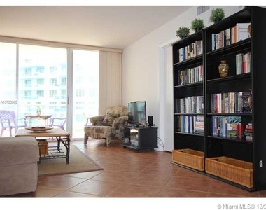 5151 Collins Ave - Photo Thumbnail 17