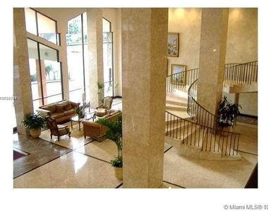 5601 Collins Ave - Photo Thumbnail 26