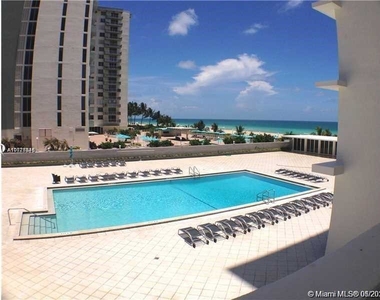 5601 Collins Ave - Photo Thumbnail 31