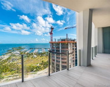 2821 S Bayshore Dr - Photo Thumbnail 11