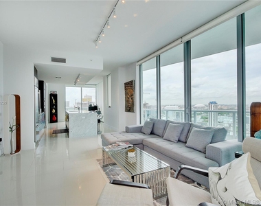 900 Biscayne Blvd - Photo Thumbnail 2