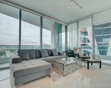 900 Biscayne Blvd - Photo Thumbnail 1