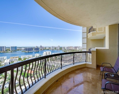 17875 Collins Ave - Photo Thumbnail 21