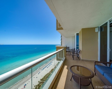 17875 Collins Ave - Photo Thumbnail 3