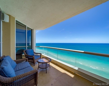 17875 Collins Ave - Photo Thumbnail 8