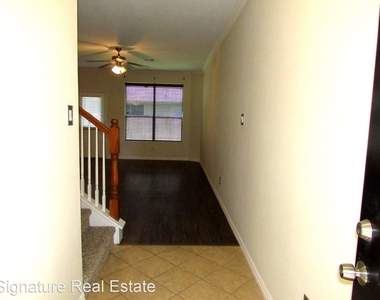 928 Sterling Creek Circle - Photo Thumbnail 2