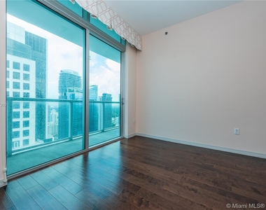 500 Brickell Ave - Photo Thumbnail 37