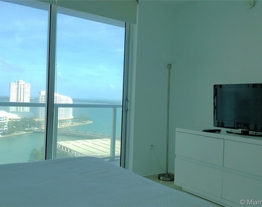 500 Brickell Ave - Photo Thumbnail 7