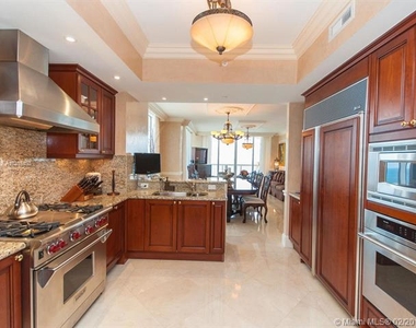 17875 Collins Ave - Photo Thumbnail 41