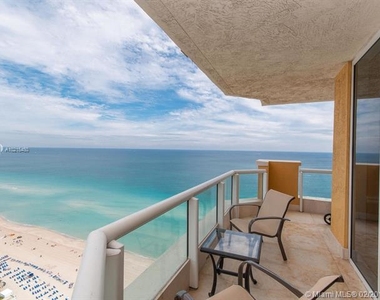 17875 Collins Ave - Photo Thumbnail 2