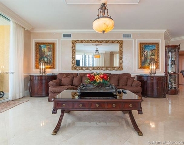 17875 Collins Ave - Photo Thumbnail 13