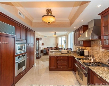 17875 Collins Ave - Photo Thumbnail 45