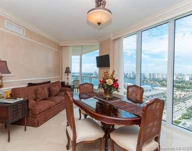 17875 Collins Ave - Photo Thumbnail 10